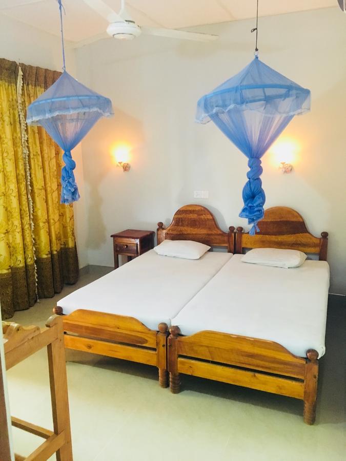 New Land Guest House 拜蒂克洛 外观 照片