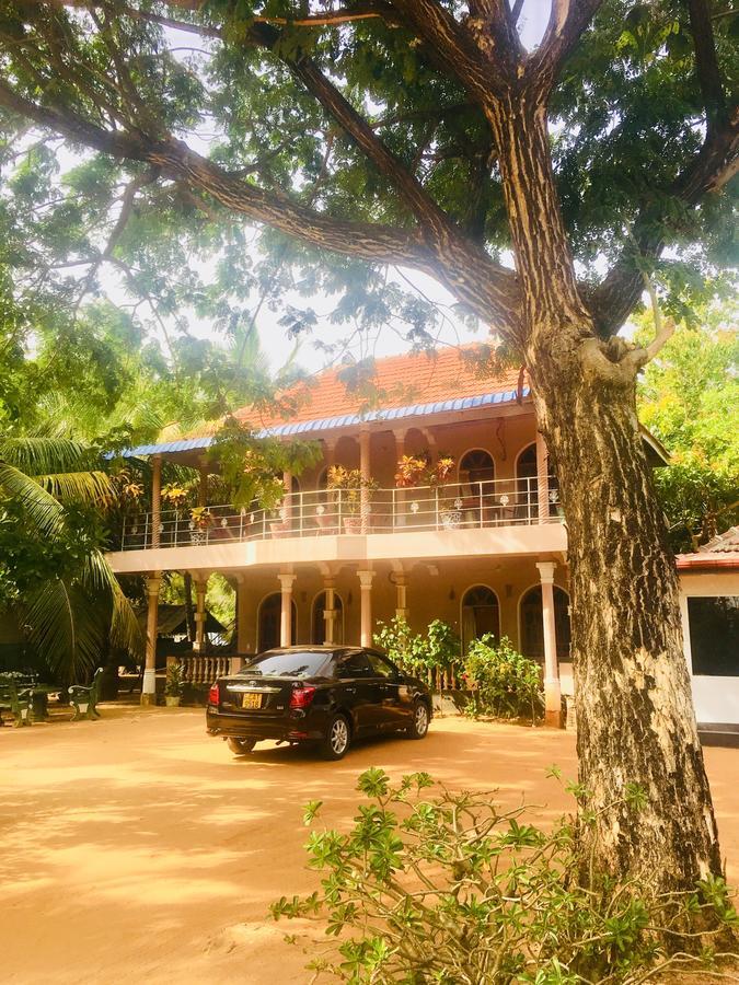 New Land Guest House 拜蒂克洛 外观 照片