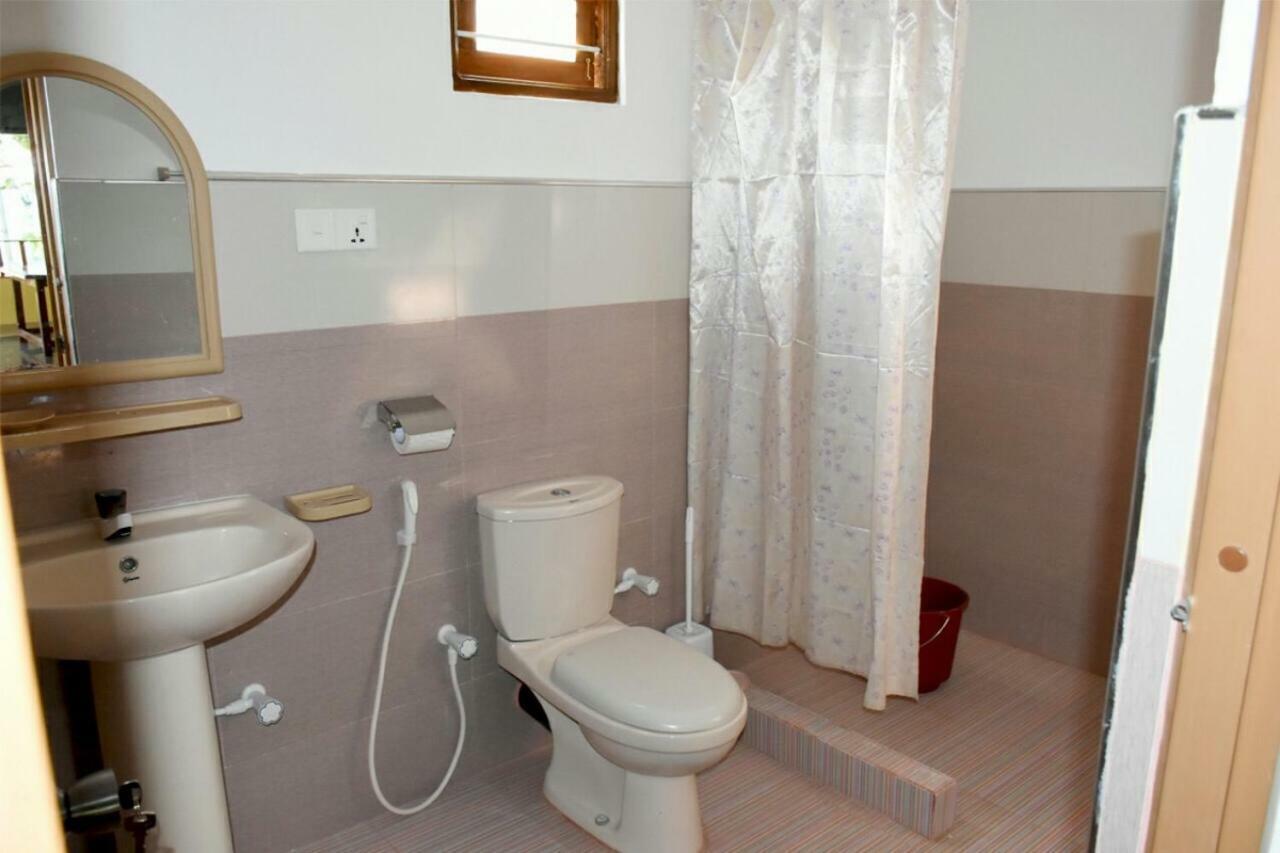 New Land Guest House 拜蒂克洛 外观 照片